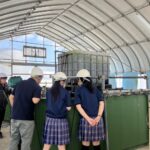 見学中の生徒